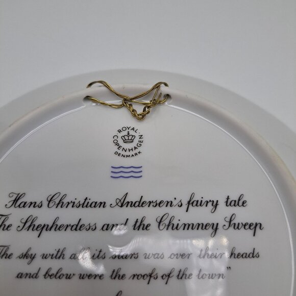 Royal Copenhagen Porcelain Plate 1983 The Shepherdess & The Chimney Sweep - Picture 6 of 6